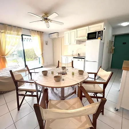 Ca350-004 4 Personnes Sur *